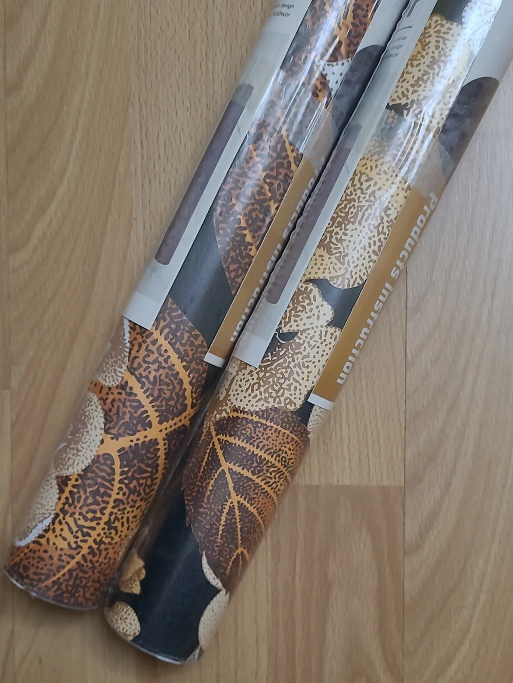 Leaf Print Wallpaper Roll Set in Brown and Tan